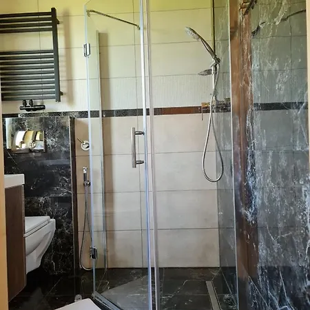 Zabie Dworki Luxury & Шале *