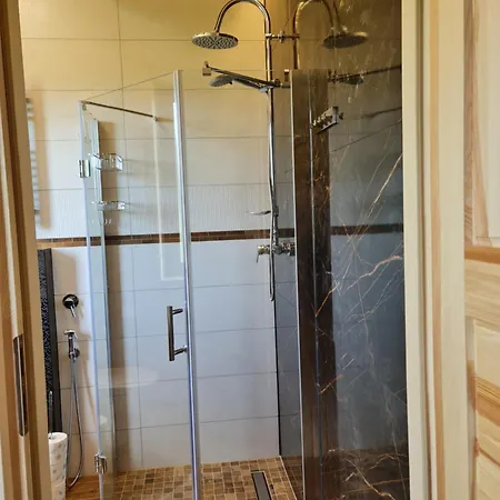 Zabie Dworki Luxury &