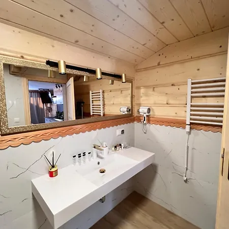 Zabie Dworki Luxury & *