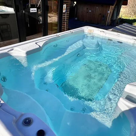 Zabie Dworki Luxury & בקתה