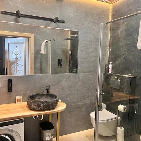 Zabie Dworki Luxury & *