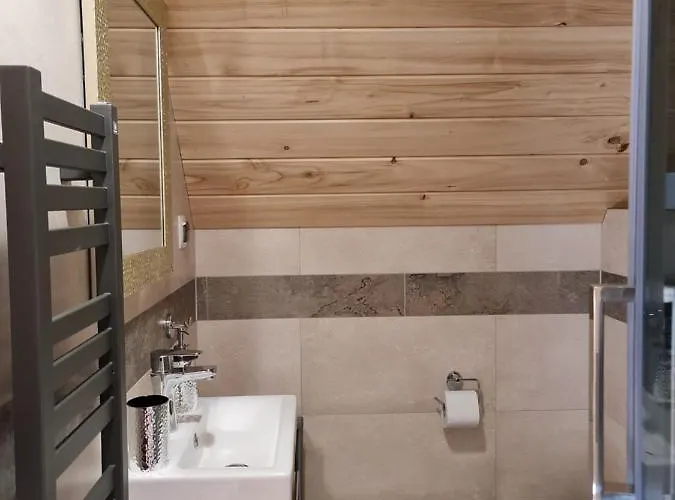 Zabie Dworki Luxury & *