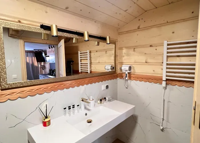 Zabie Dworki Luxury & *